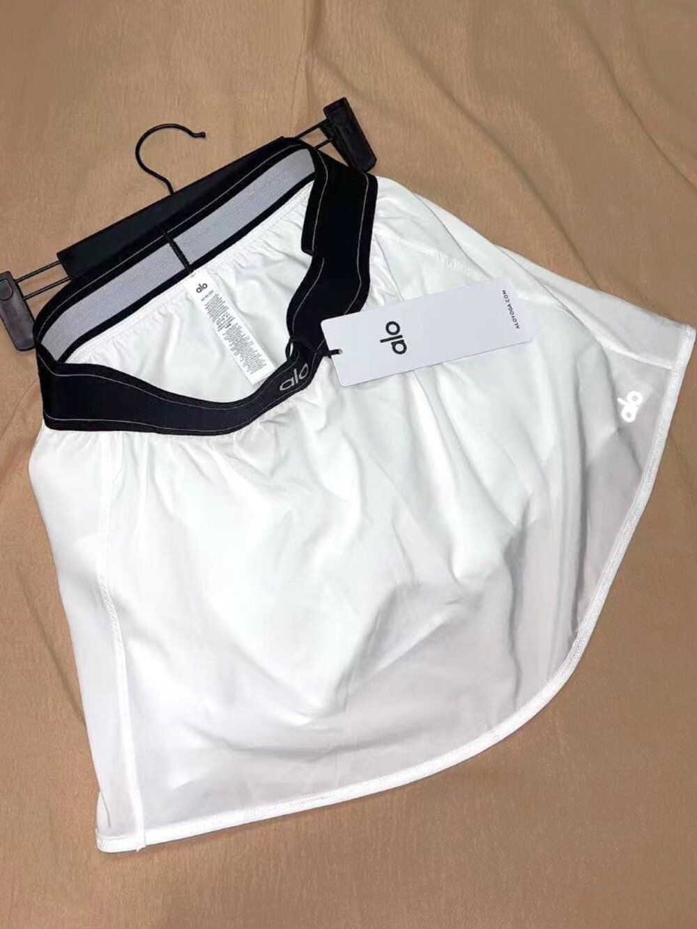 Brand new unworn Alo Yoga Match Point women's white athletic skirt with tags - Picture 4 of 8